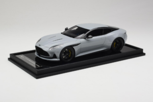 Aston Martin DB12 Nardo Gray MotorHelix 1:18 MH027NG レジン - 画像 2/7