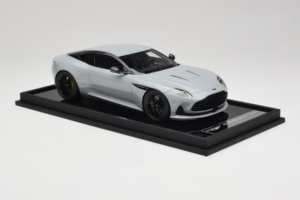 Aston Martin DB12 Nardo Gray MotorHelix 1:18 MH027NG レジン - 画像 4/7