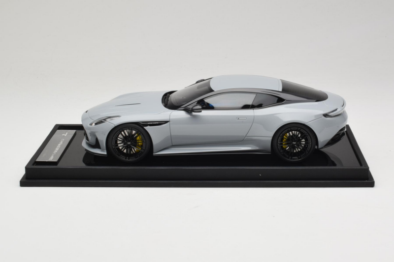 Aston Martin DB12 Nardo Gray MotorHelix 1:18 MH027NG レジン
