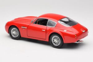 Aston Martin DB4 GT Zagato レッド Road Signature 1:18 92728 メタル - 画像 7/8