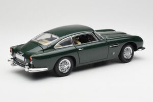 Aston Martin DB5 RHD グリーン AUTOart 1:18 70024 メタル - 画像 3/8