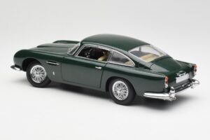 Aston Martin DB5 RHD グリーン AUTOart 1:18 70024 メタル - 画像 7/8