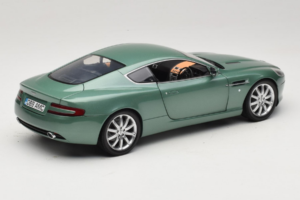 Aston Martin DB9 グリーン Minichamps 1:18 150137322 メタル - 画像 3/8