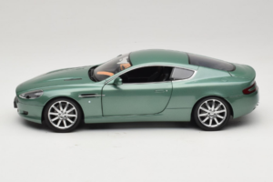 Aston Martin DB9 グリーン Minichamps 1:18 150137322 メタル - 画像 4/8