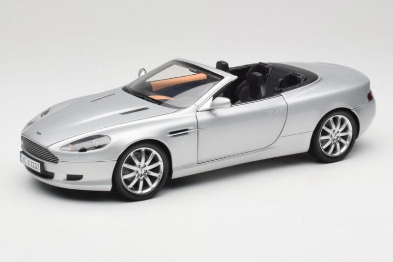 Aston Martin DB9 Volante シルバー Minichamps 1:18 150137334 メタル