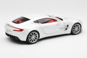 Aston Martin One-77 モーニングフロストホワイト AUTOart 1:18 70244 メタル - 画像 3/8