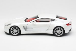 Aston Martin One-77 モーニングフロストホワイト AUTOart 1:18 70244 メタル - 画像 4/8