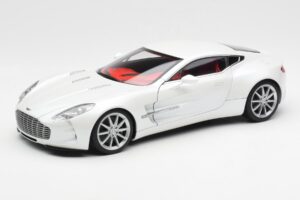 Aston Martin One-77 モーニングフロストホワイト AUTOart 1:18 70244 メタル