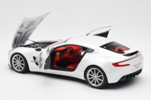 Aston Martin One-77 モーニングフロストホワイト AUTOart 1:18 70244 メタル - 画像 5/8