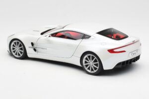 Aston Martin One-77 モーニングフロストホワイト AUTOart 1:18 70244 メタル - 画像 7/8