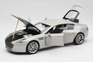 Aston Martin Rapide S Silver Fox AUTOart 1:18 70258 メタル - 画像 2/8