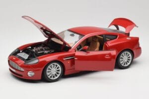 Aston Martin V12 Vanquish レッド Bburago 1:18 34063 メタル - 画像 2/8