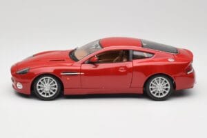Aston Martin V12 Vanquish レッド Bburago 1:18 34063 メタル - 画像 4/8