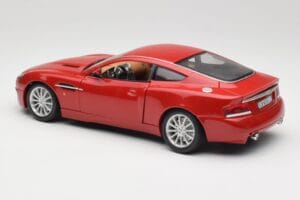 Aston Martin V12 Vanquish レッド Bburago 1:18 34063 メタル - 画像 7/8