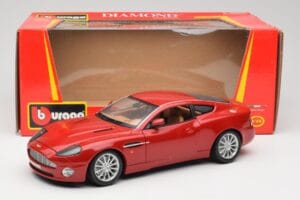 Aston Martin V12 Vanquish レッド Bburago 1:18 34063 メタル - 画像 8/8