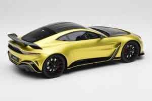 Aston Martin V12 Vantage Final Edition Cosmopolitan Yellow TopSpeed 1:18 TS0453 メタル - 画像 2/6