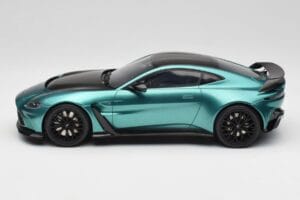 Aston Martin V12 Vantage Racing Green GT Spirit 1:18 GT922 レジン - 画像 3/6