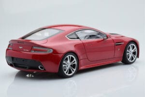 Aston Martin V12 Vantage レッド AUTOart 1:18 70208 メタル - 画像 3/8
