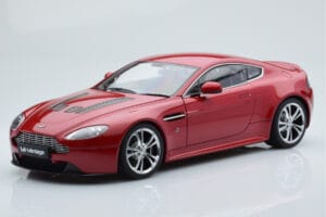 Aston Martin V12 Vantage レッド AUTOart 1:18 70208 メタル