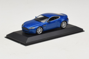 Aston Martin V8 Vantage Blue Metallic Minichamps 1:43 400137422 メタル - 画像 2/4
