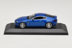 Aston Martin V8 Vantage Blue Metallic Minichamps 1:43 400137422 メタル