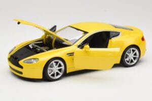 Aston Martin V8 Vantage イエロー Hot Wheels 1:18 G7159 メタル - 画像 2/8