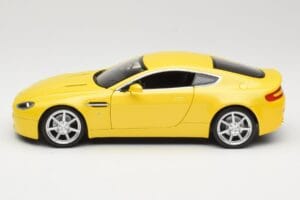 Aston Martin V8 Vantage イエロー Hot Wheels 1:18 G7159 メタル - 画像 4/8