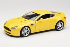 Aston Martin V8 Vantage イエロー Hot Wheels 1:18 G7159 メタル