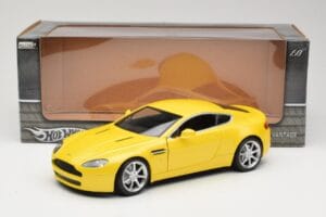 Aston Martin V8 Vantage イエロー Hot Wheels 1:18 G7159 メタル - 画像 8/8