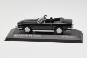Aston Martin V8 Volante ブラック Minichamps 1:43 400137730 メタル