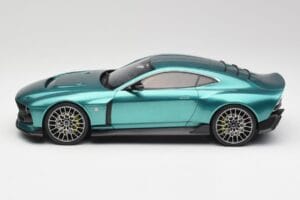 Aston Martin Valour Racing Green GT Spirit 1:18 GT480 レジン - 画像 3/6