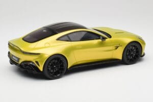 Aston Martin Vantage Cosmopolitan Yellow GT Spirit 1:18 GT514 レジン - 画像 2/6