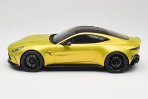 Aston Martin Vantage Cosmopolitan Yellow GT Spirit 1:18 GT514 レジン - 画像 3/6