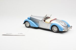 Audi 225 Front Roadster ブルーシルバー CMC 1:18 M-075B メタル - 画像 5/6