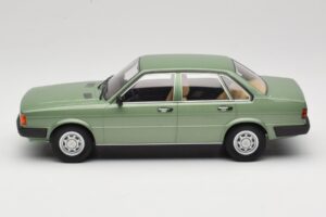 Audi 80 B2 グリーン MCG 1:18 MCG18525 メタル - 画像 3/6