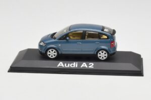 Audi A2 Blue Metallic Minichamps 1:43 20022200748005 メタル