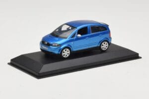 Audi A2 Light Blue Metallic Minichamps 1:43 AUDI007 メタル - 画像 2/4