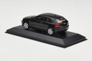 Audi A3 8P Black Metallic Minichamps 1:43 12000 メタル - 画像 3/4