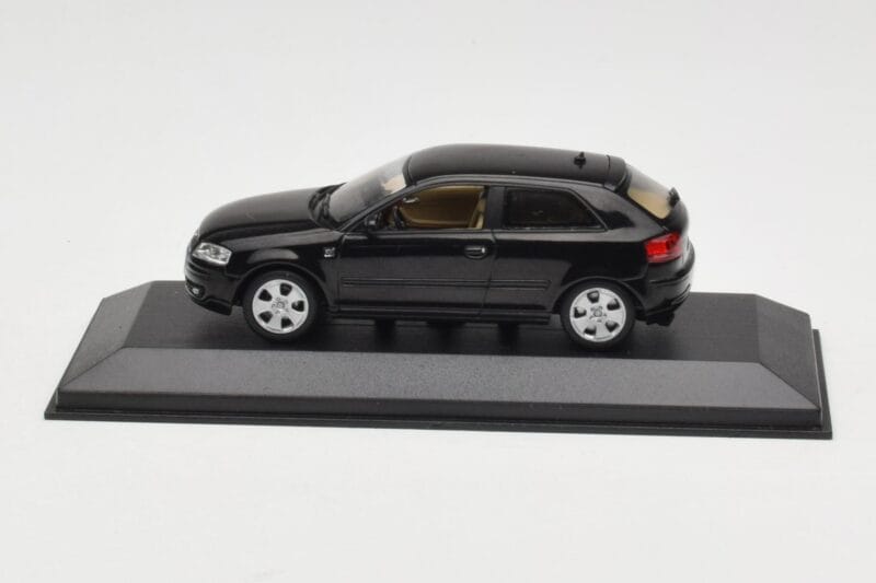 Audi A3 8P Black Metallic Minichamps 1:43 12000 メタル