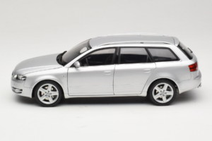 Audi A4 B7 3.2 Quattro Avant シルバー Minichamps 1:18 5010404215 メタル - 画像 4/8
