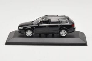 Audi A4 B7 Avant ブラック Minichamps 1:43 AUDI008 メタル