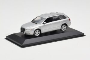 Audi A4 B7 Avant シルバー Minichamps 1:43 AUDI009 メタル - 画像 2/4