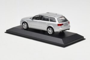 Audi A4 B7 Avant シルバー Minichamps 1:43 AUDI009 メタル - 画像 3/4