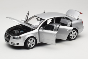 Audi A4 B7 シルバー Minichamps 1:18 100014402 メタル - 画像 2/8