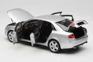Audi A4 B7 シルバー Minichamps 1:18 100014402 メタル - 画像 5/8