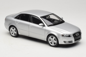 Audi A4 B7 シルバー Minichamps 1:18 100014402 メタル - 画像 6/8