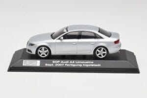 Audi A4 B8 3.2 Quattro アイスシルバー Minichamps 1:43 5010704113 メタル