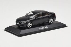 Audi A4 B8 3.2 Quattro Phantom Black Minichamps 1:43 5010704133 メタル - 画像 2/4