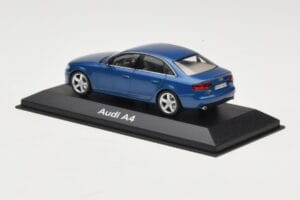 Audi A4 B8 3.2 Quattro Aruba Blue Minichamps 1:43 5010704123 メタル - 画像 3/4