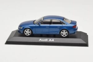 Audi A4 B8 3.2 Quattro Aruba Blue Minichamps 1:43 5010704123 メタル